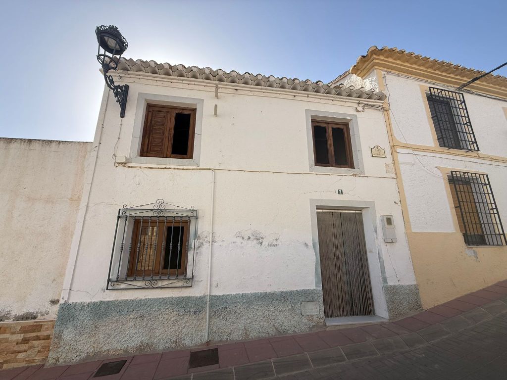 Property photo 1 of 12