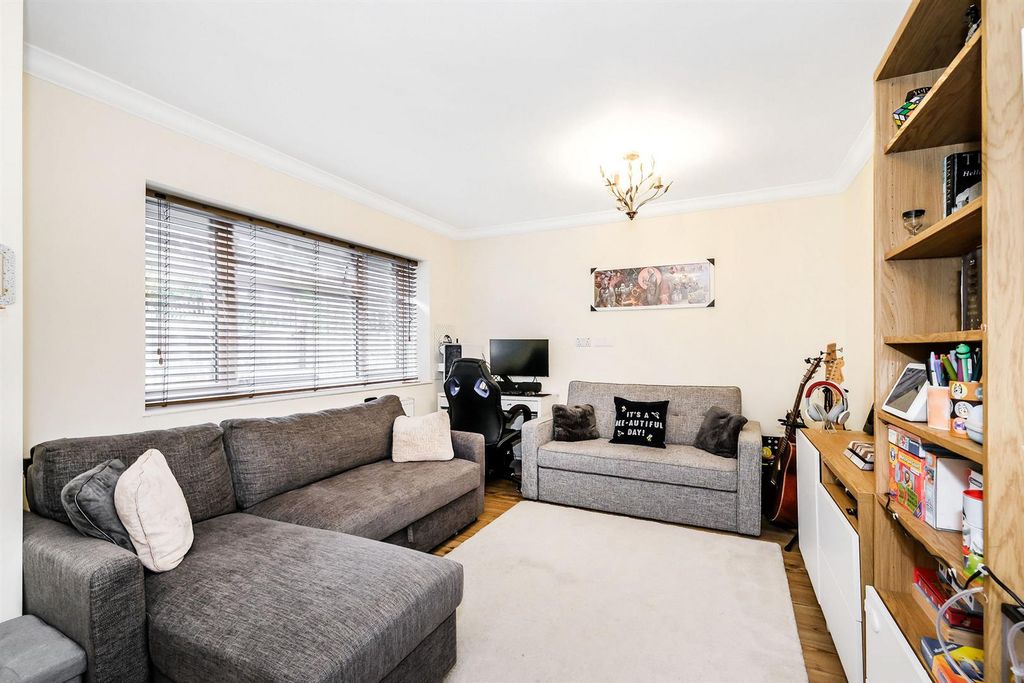 Property photo 2 of 20