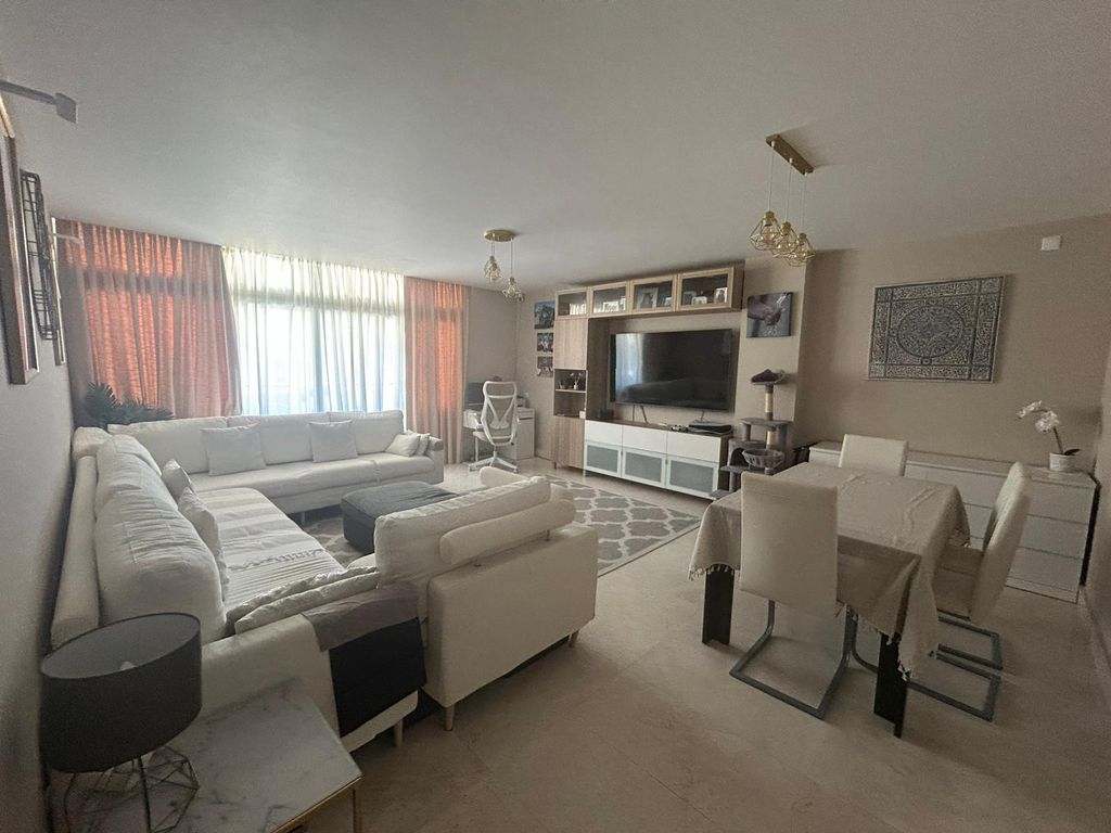 Property photo 3 of 40