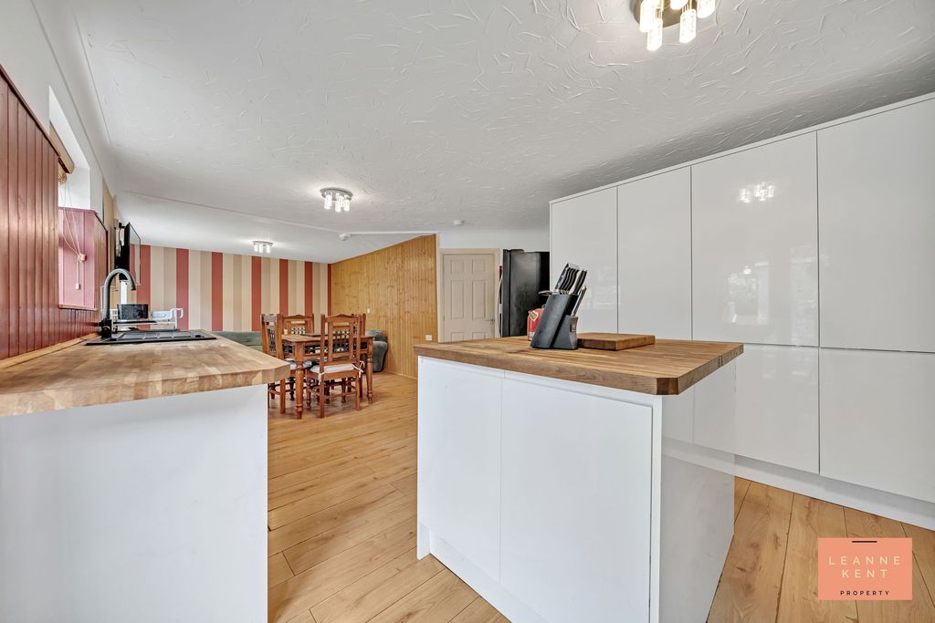 Property photo 3 of 40