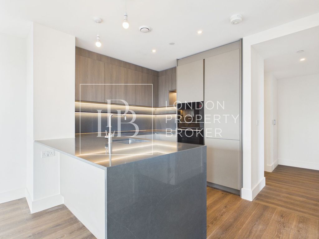 Property photo 3 of 32