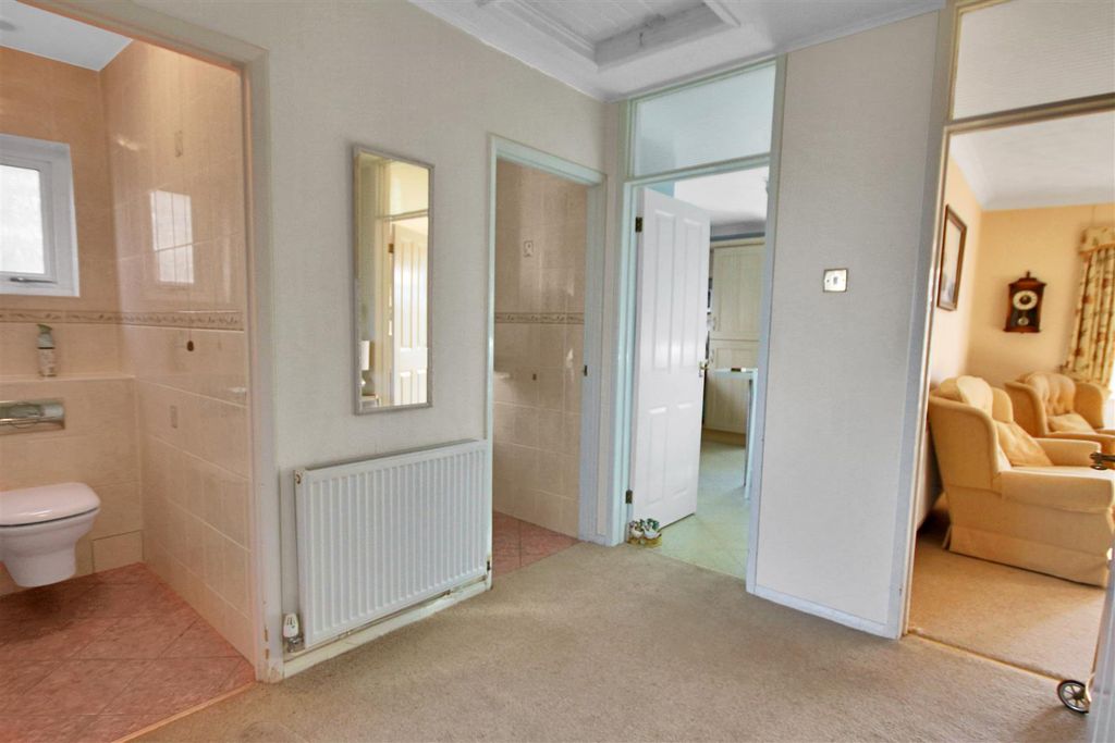 Property photo 3 of 11 Entrance Hallway