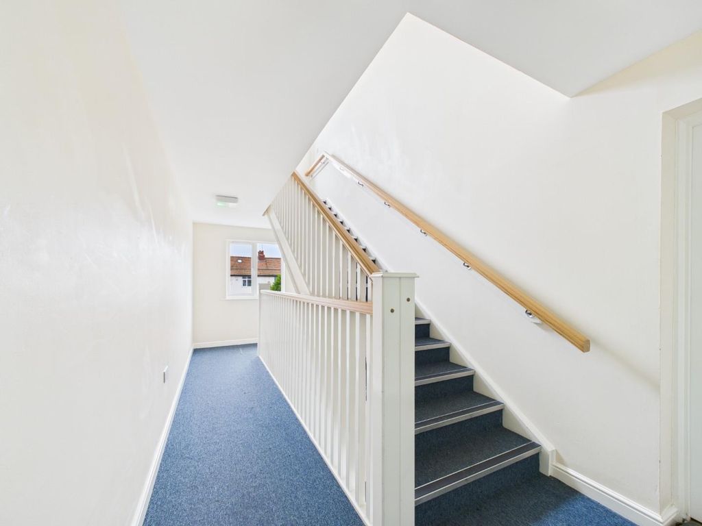 Property photo 2 of 14 Communal Hallway