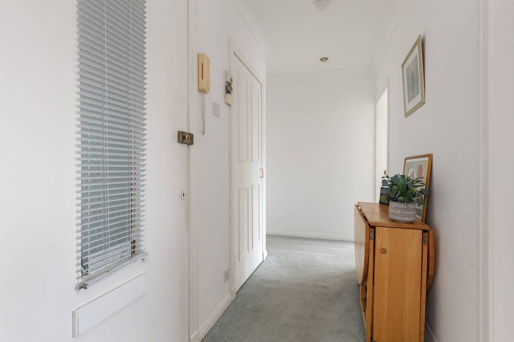 Additional image 13 of 2 bed flat for sale36/5 West Craigs Crescent, Edinburgh EH12