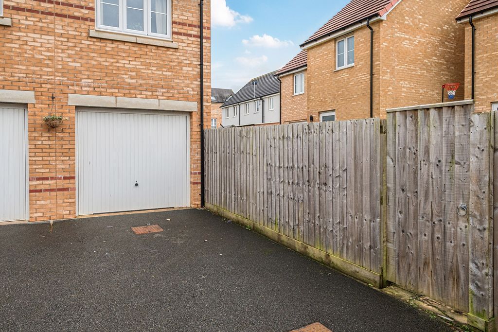 Property photo 3 of 18 1409664-34-698A19d7308B0-Arw-1