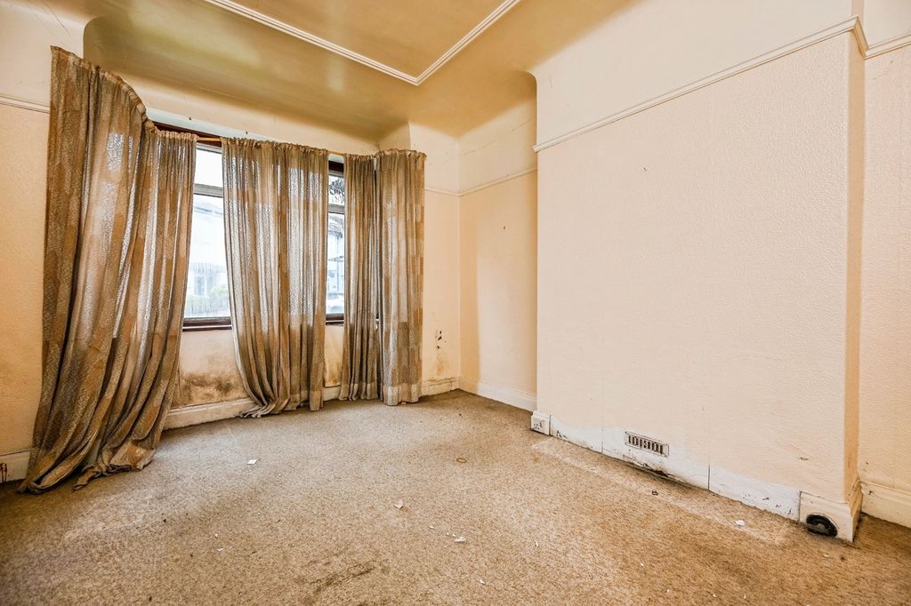 Property photo 3 of 13 Photo