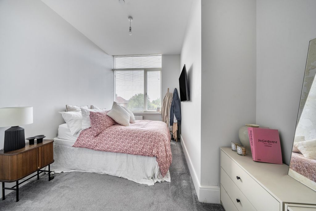 Property photo 2 of 20 1355236-6-68c8082...