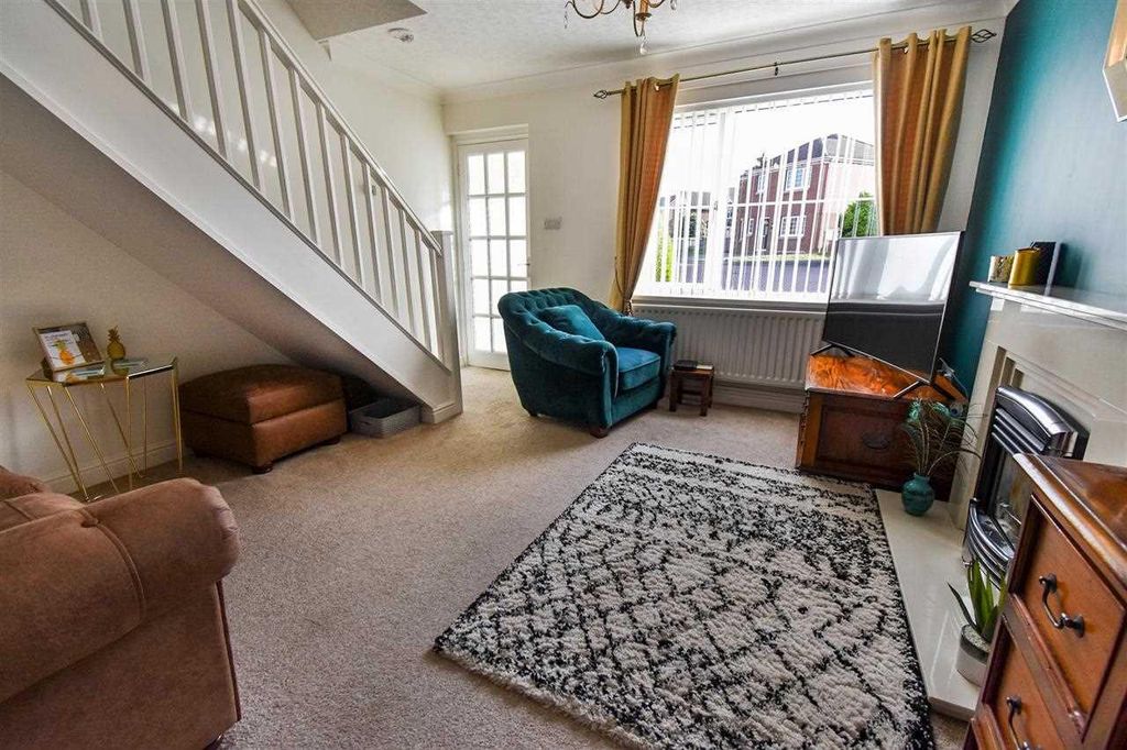 Property photo 3 of 14 Lounge