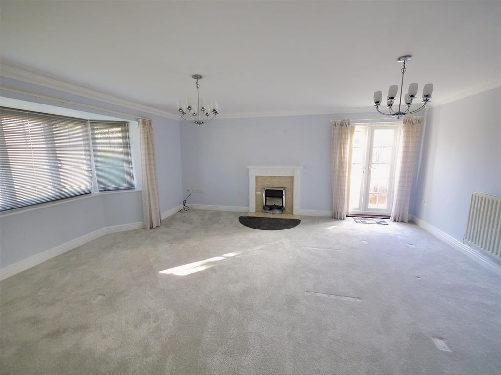 Property photo 2 of 17 Lounge