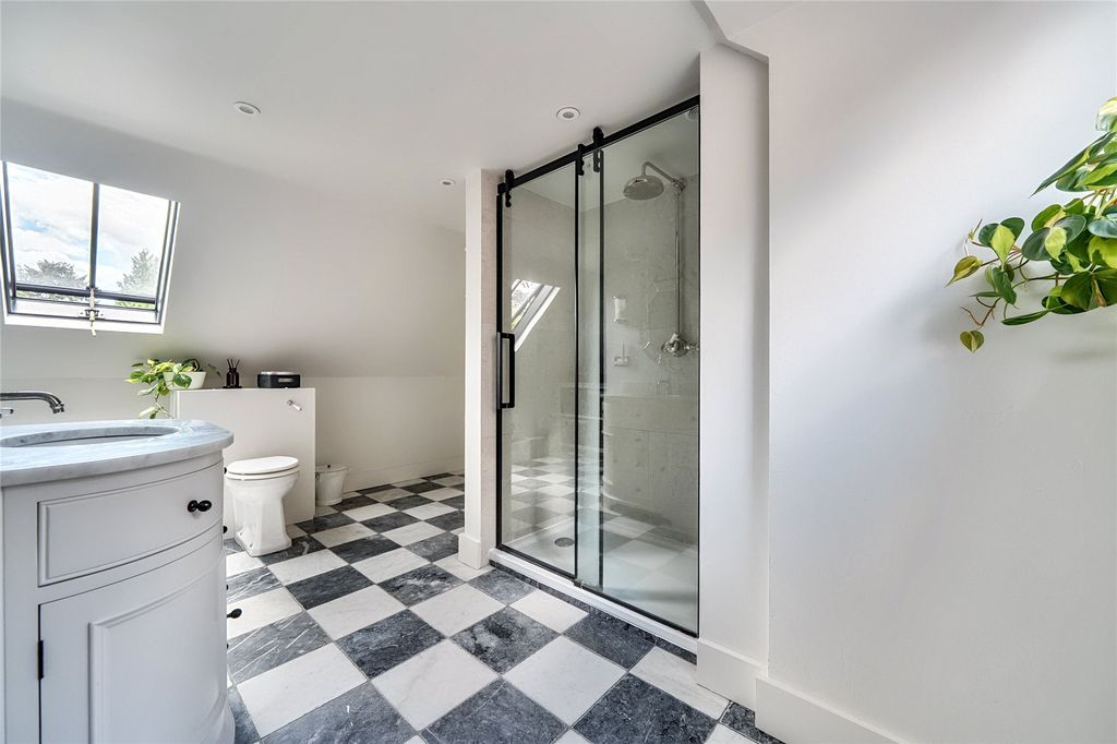 Additional image 11 of 4 bed flat for saleHigh Street, Headley, Hampshire GU35