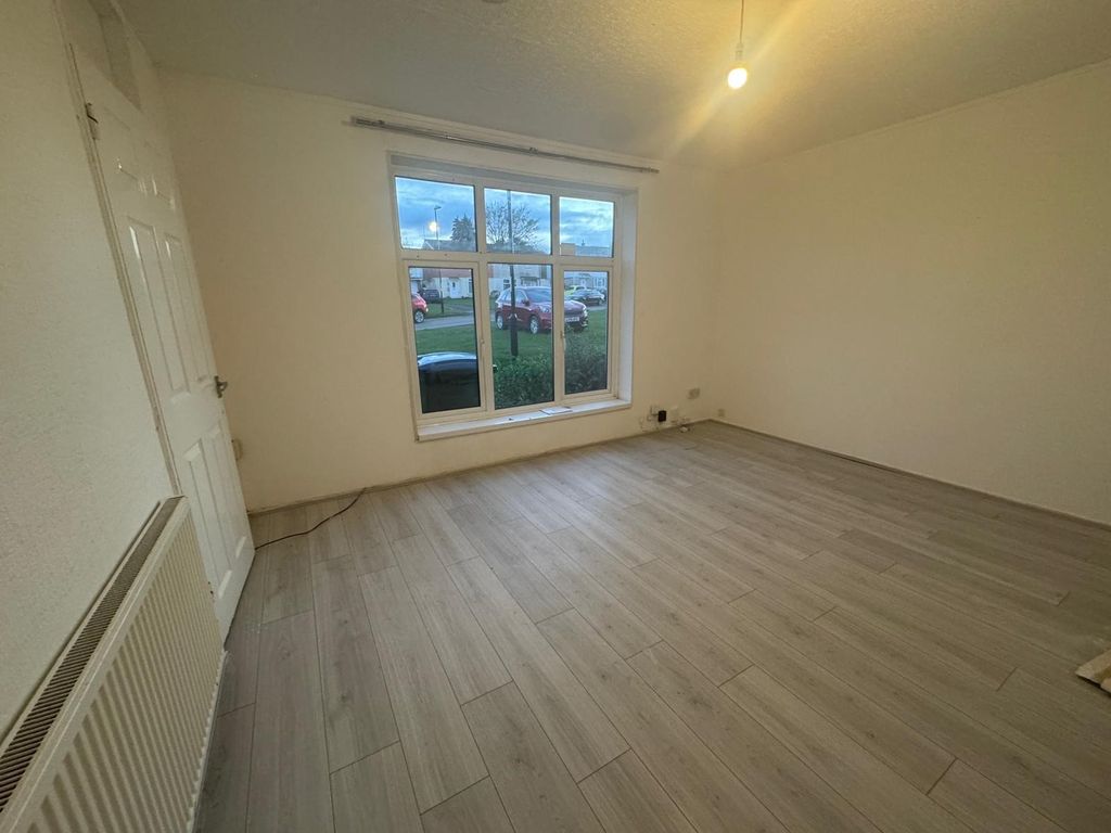 Property photo 2 of 9 Image