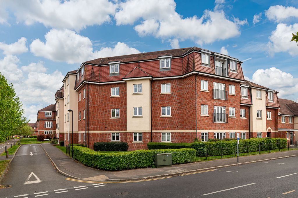 Property photo 2 of 27