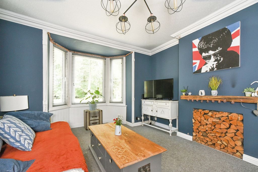 Property photo 2 of 20
