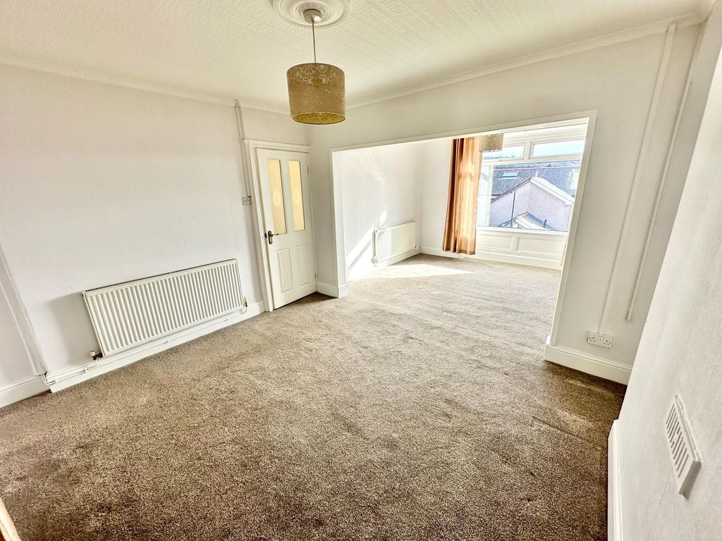 Property photo 3 of 25