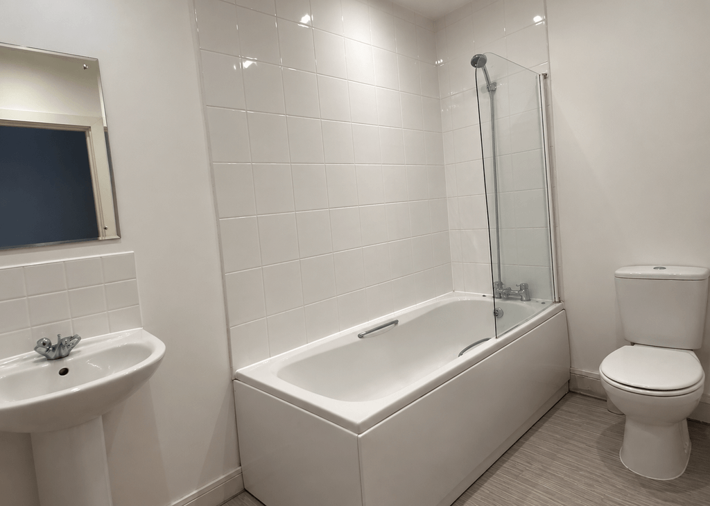 Property photo 3 of 4 110 Castle Bathroom