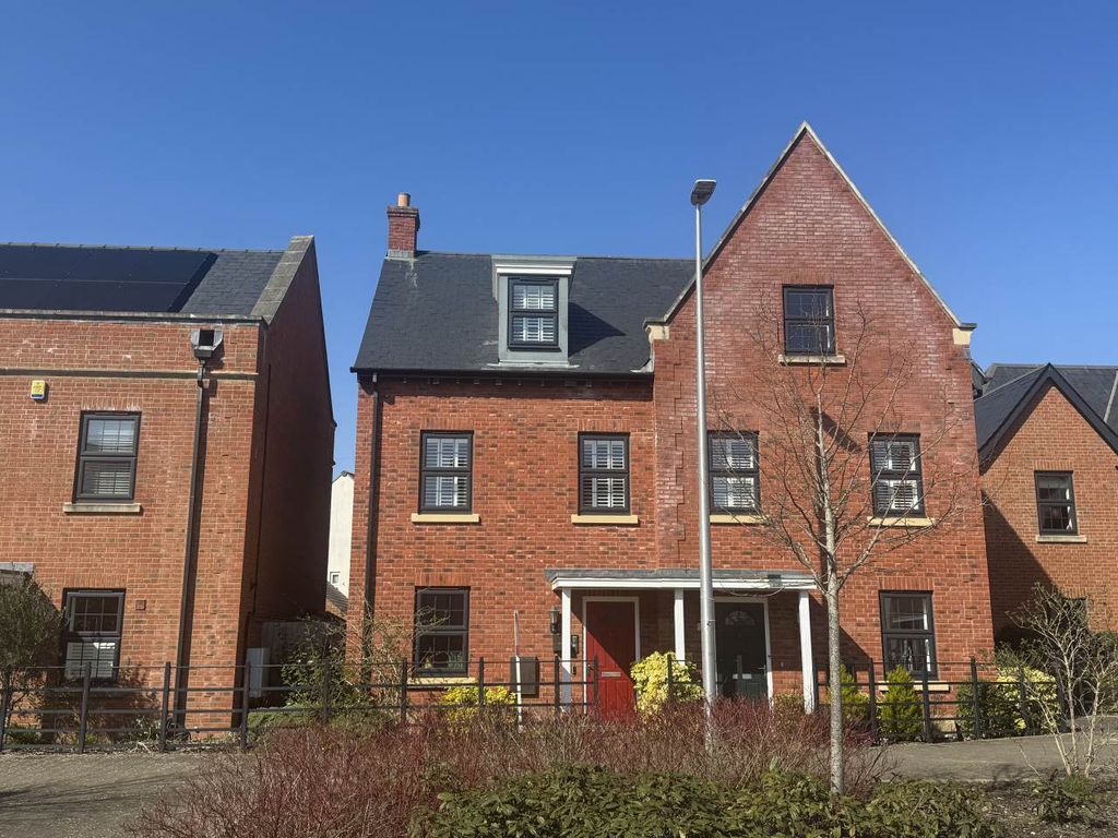 Property photo 1 of 18 External