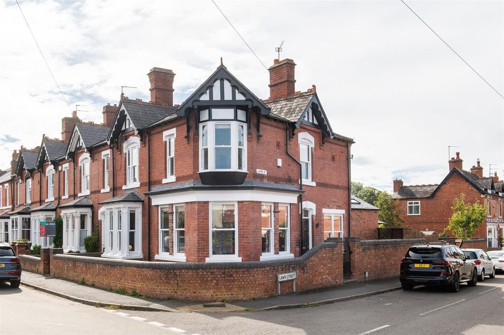 Property photo 1 of 32
