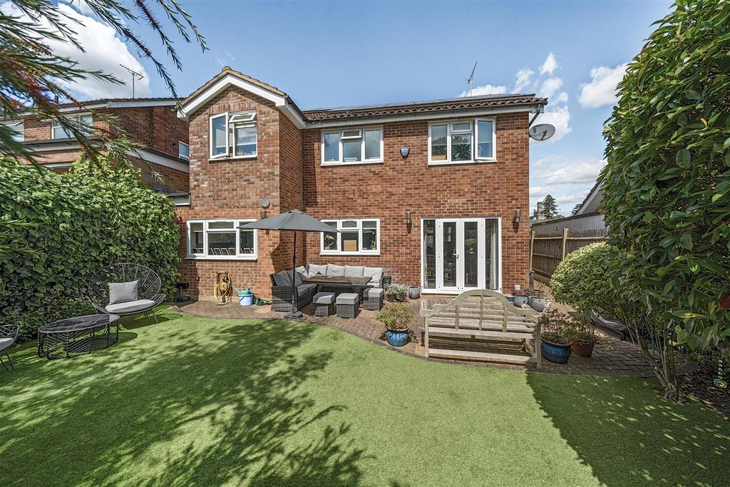 Property photo 3 of 16 Garden/Exterior Rear: