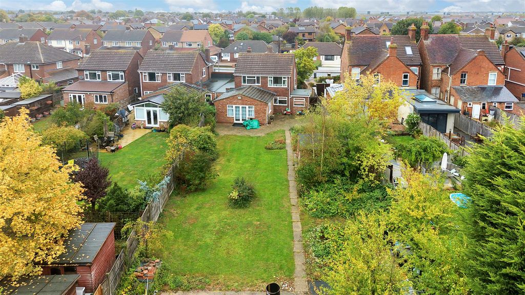 Property photo 1 of 24 Bradley.Cooper@Simpsonspropertyexperts.Co.uk3.Jpg