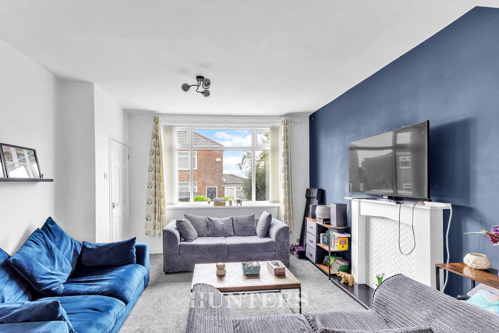 Property photo 3 of 16 Living Room