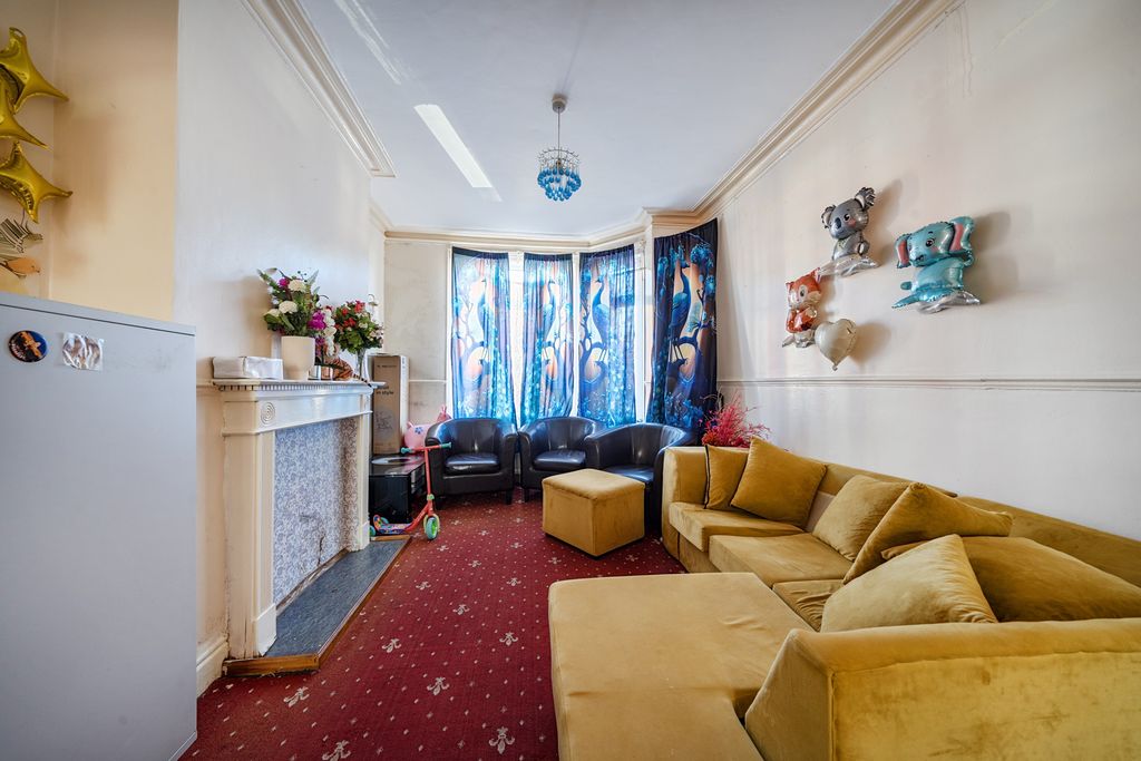 Property photo 2 of 11