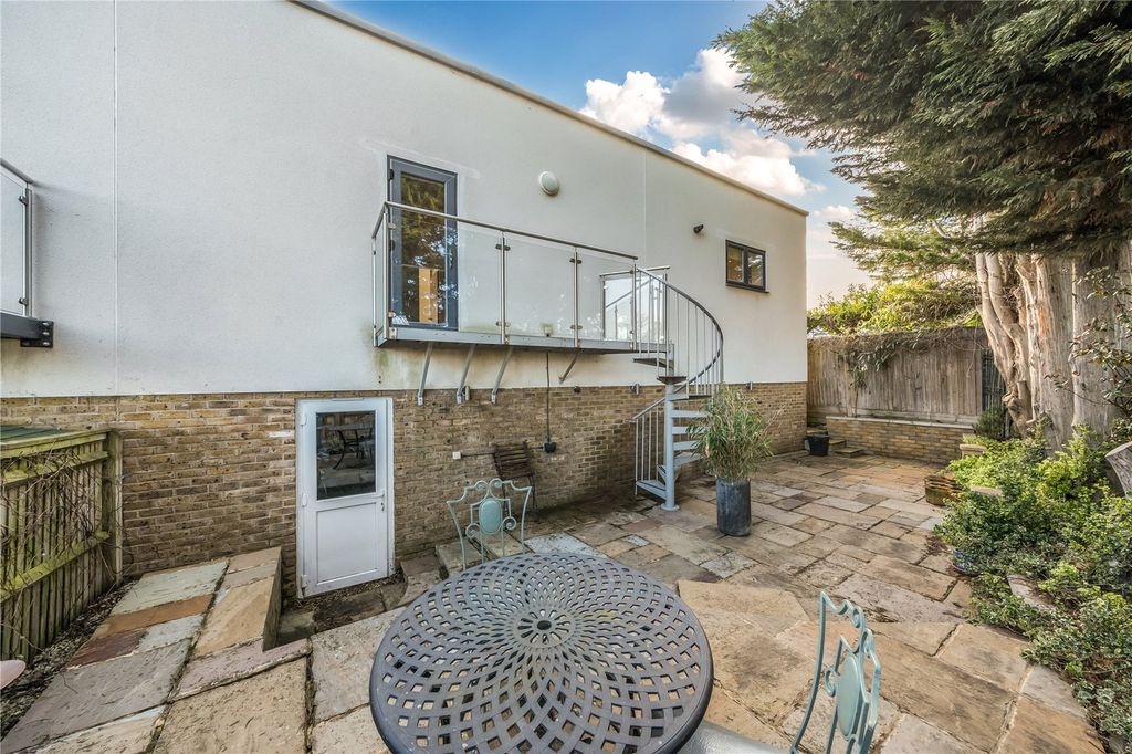 Property photo 3 of 18 Picture No. 06