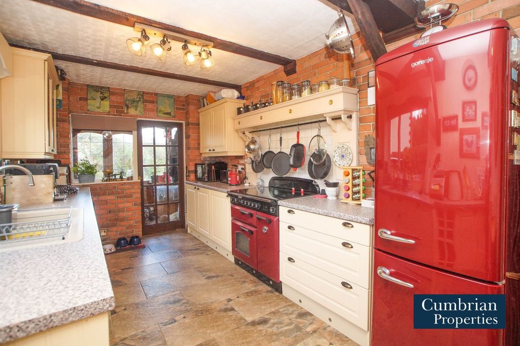 Property photo 2 of 23 Dining Kitchen
