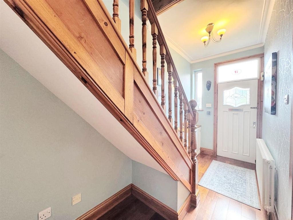 Property photo 2 of 13 Entrance Hall
