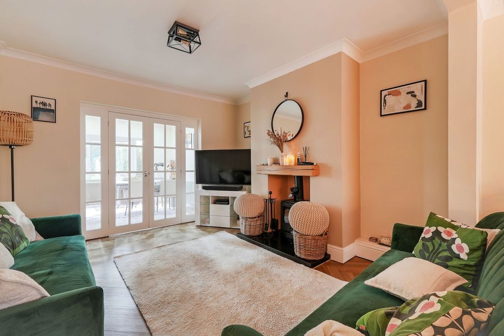 Property photo 3 of 49