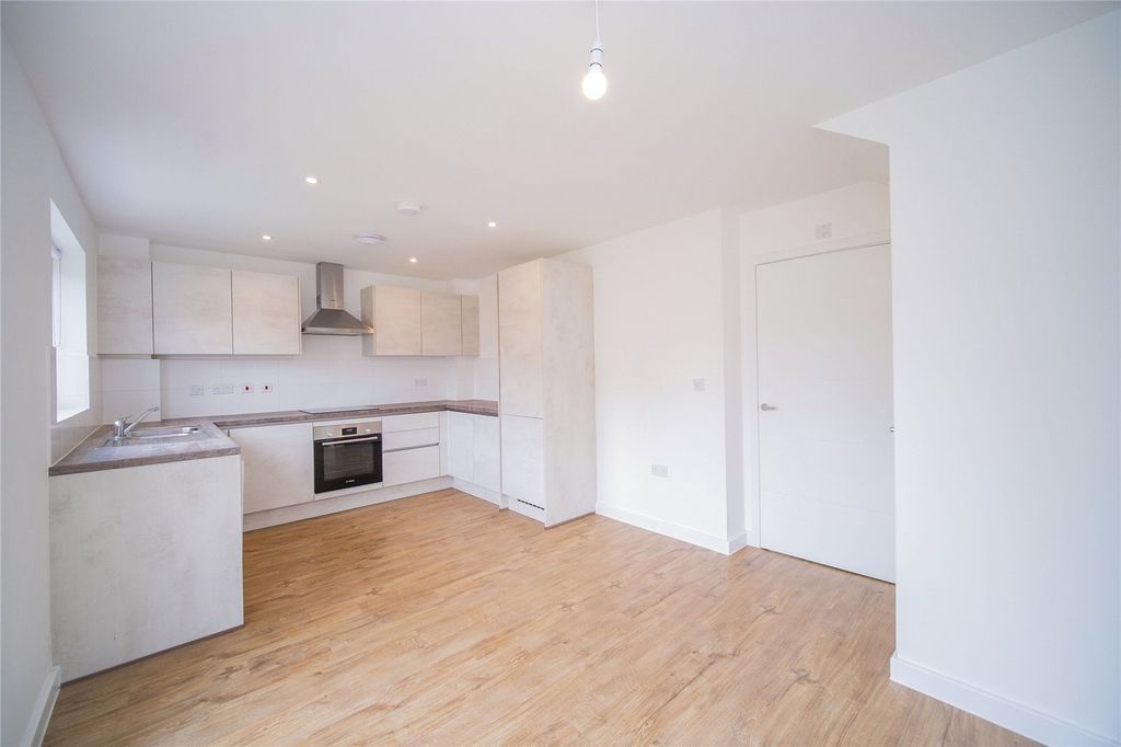 Property photo 2 of 10 Picture No. 11