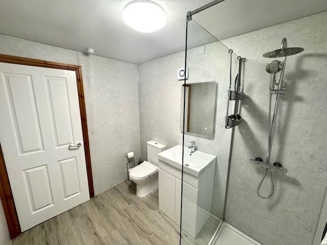 Property photo 3 of 9 Bathroom