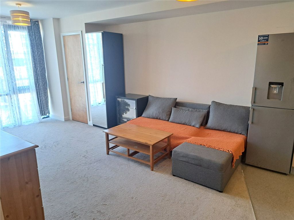 Property photo 3 of 10 Lounge