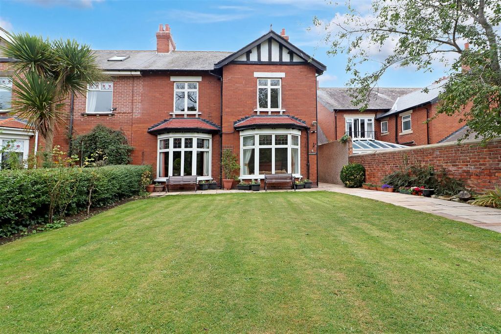 Property photo 1 of 16 External