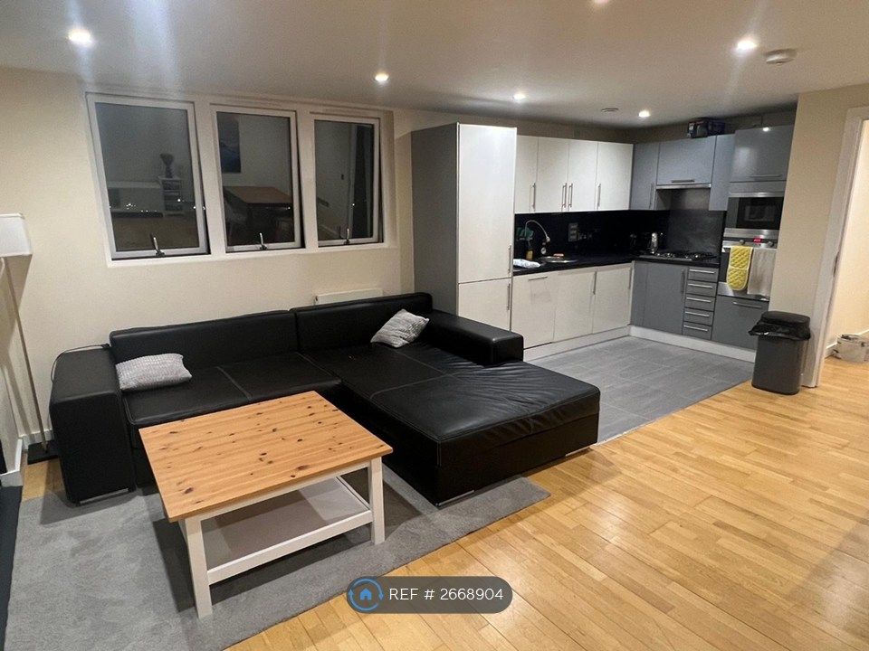 Property photo 3 of 13 Living Space