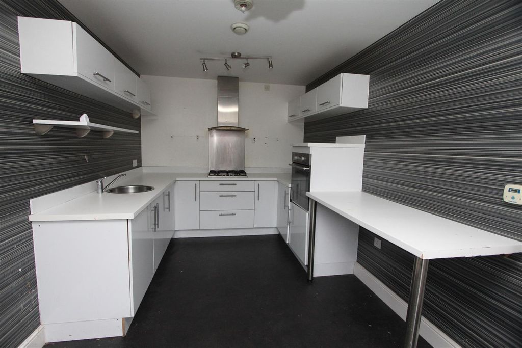 Property photo 3 of 13 Kitchen.Jpg