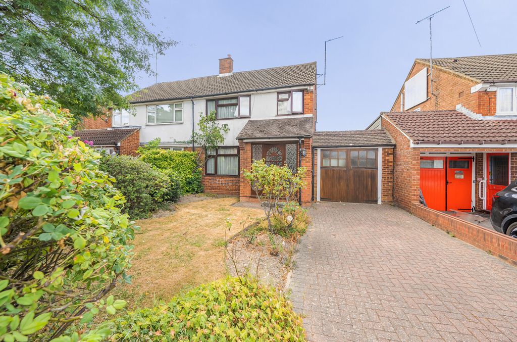 Property photo 1 of 14 1499646-19-6A74A0...