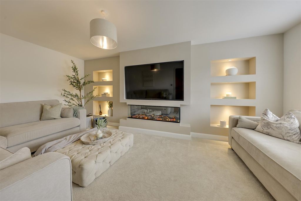 Property photo 1 of 33 Lounge