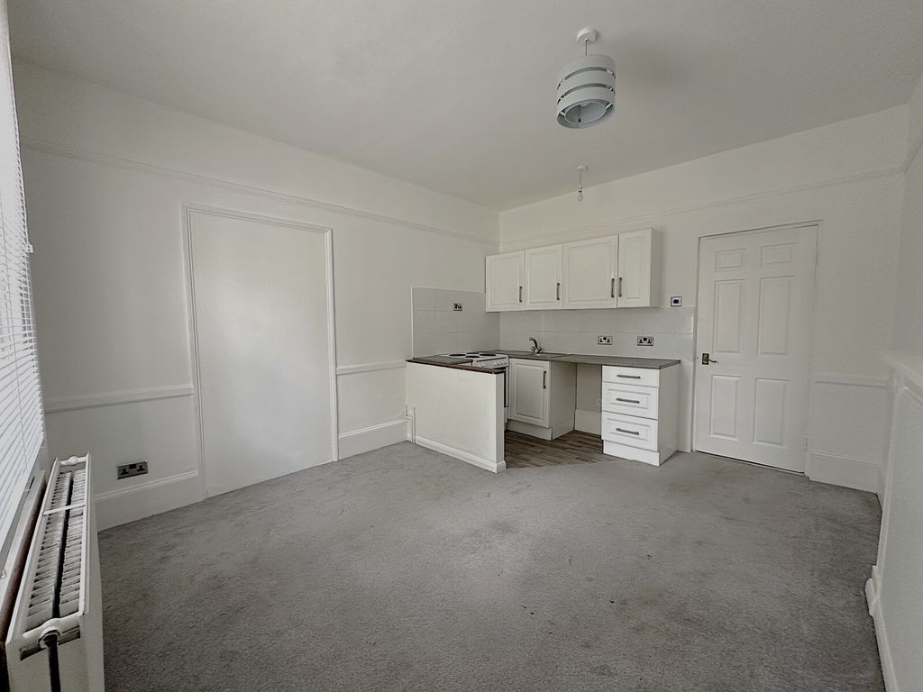 Property photo 2 of 6 Lounge/ Kitchen
