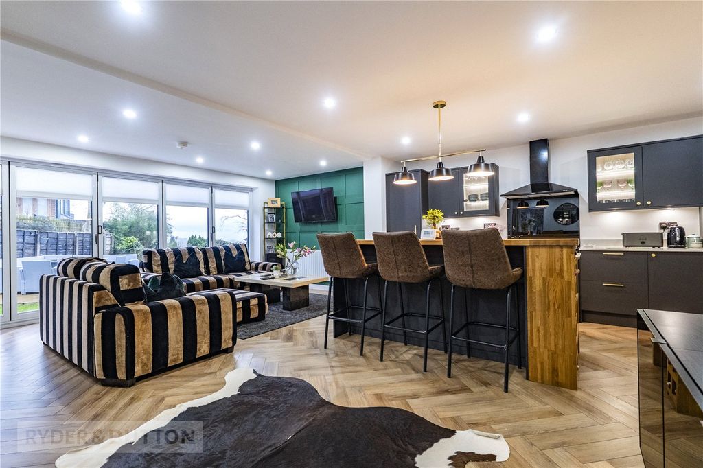 Property photo 3 of 32 Kitchen Area