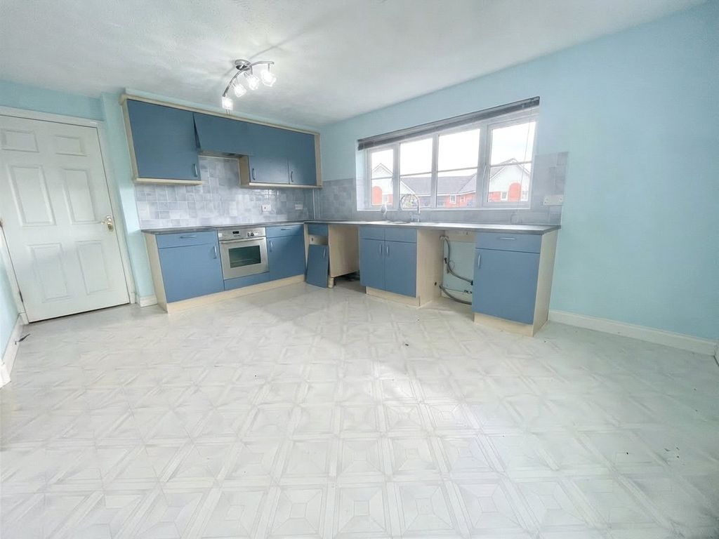 Property photo 3 of 7 Dining Kitchen
