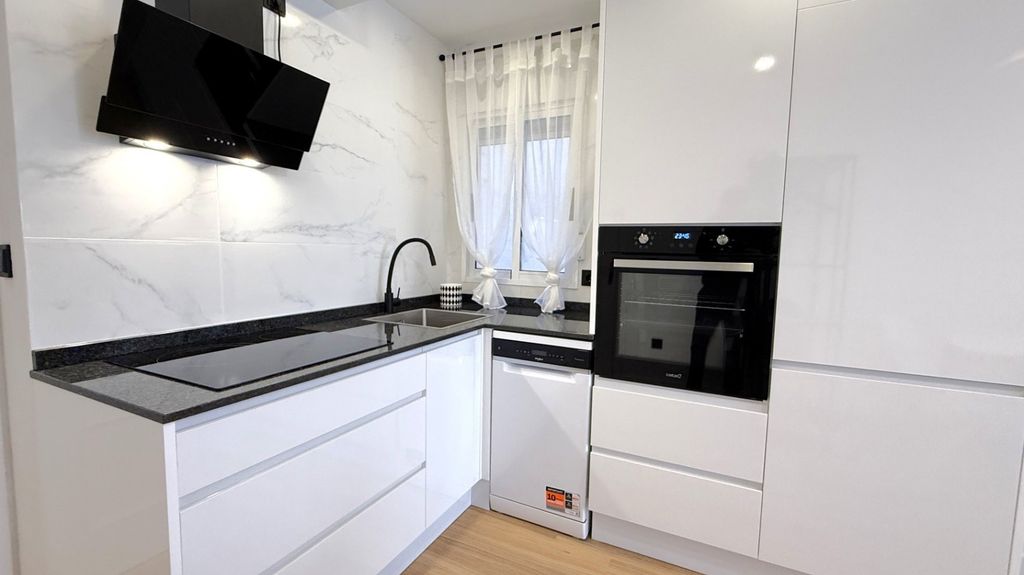 Property photo 2 of 42