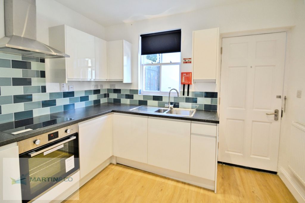 Property photo 3 of 8 79c9d541-Kitchen