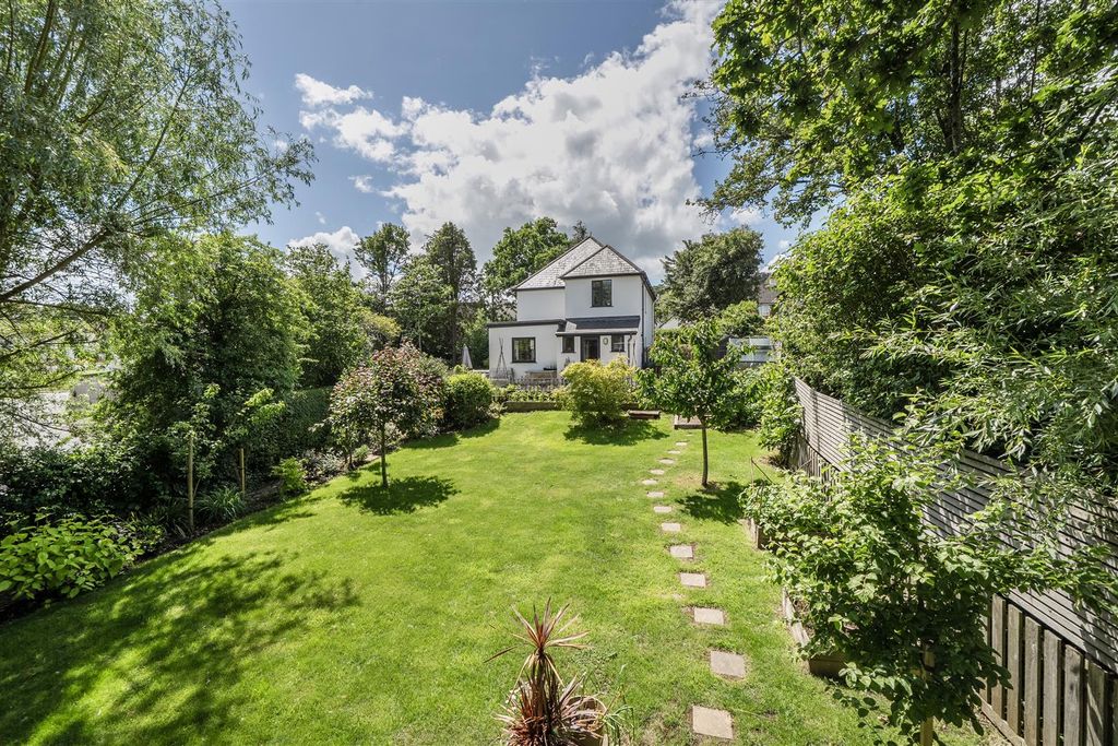 Property photo 2 of 19 Garden View