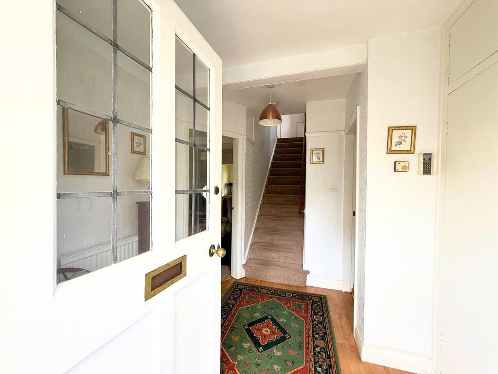 Property photo 2 of 18 Entrance Hall