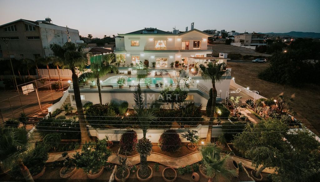 Property photo 1 of 24 Elegant 7-Bedroom Villa With Pool, Gym & Panoramic Views