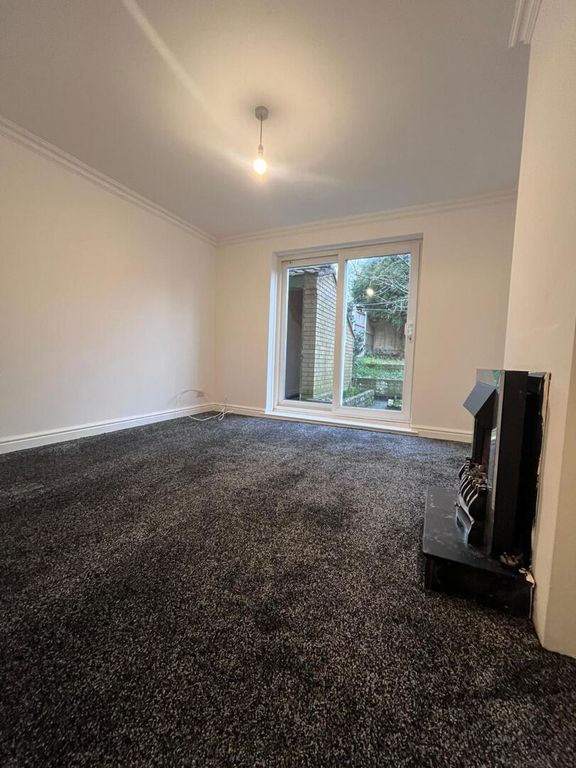 Property photo 3 of 11 Living Room