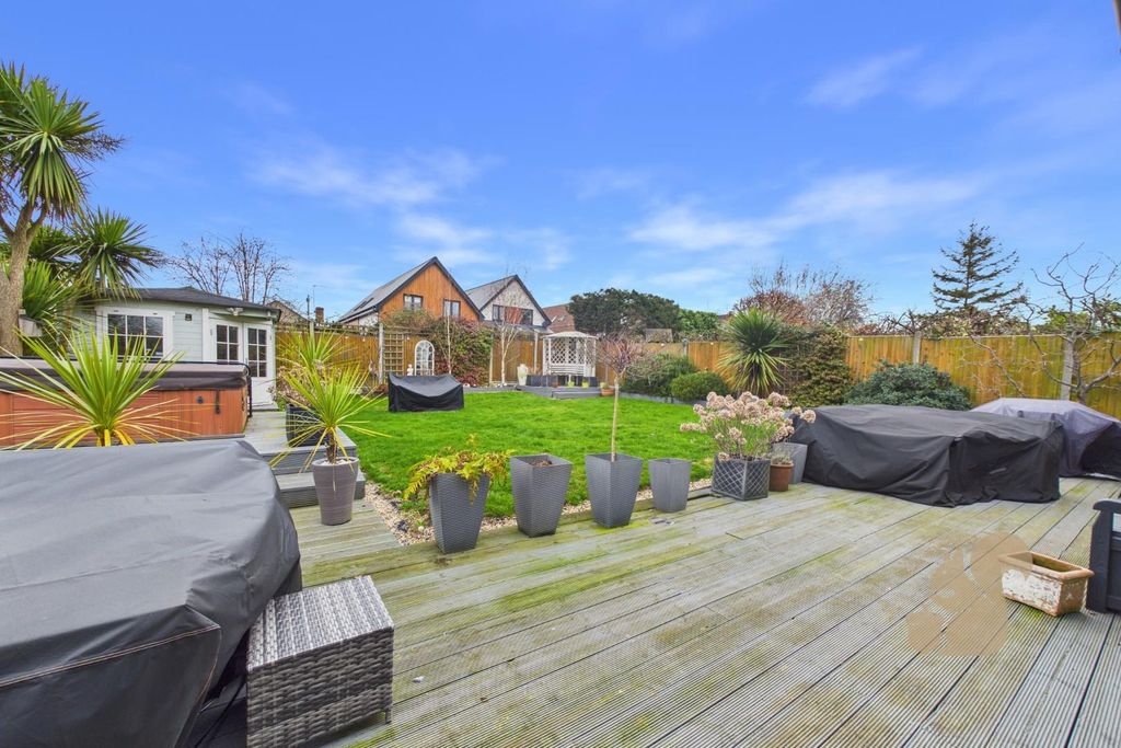 Property photo 3 of 38 Garden