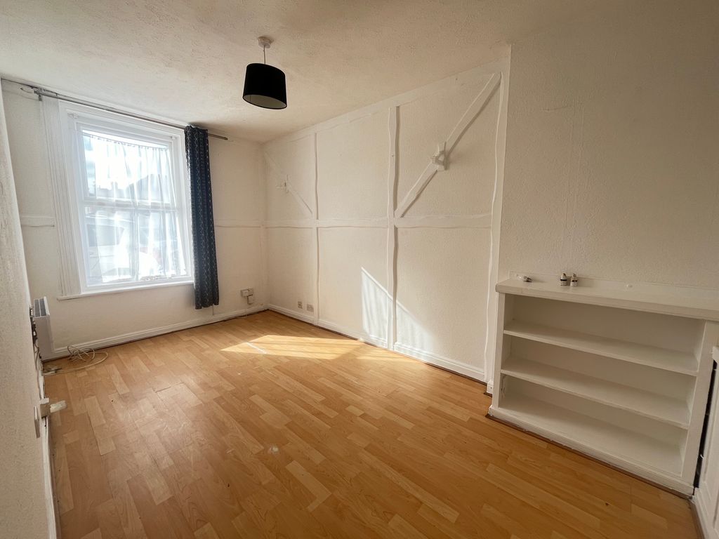 Property photo 1 of 6 Living Room