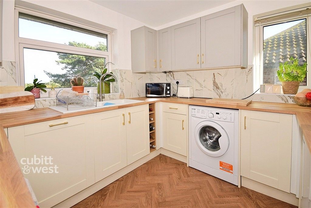 Property photo 2 of 9 Kitchen