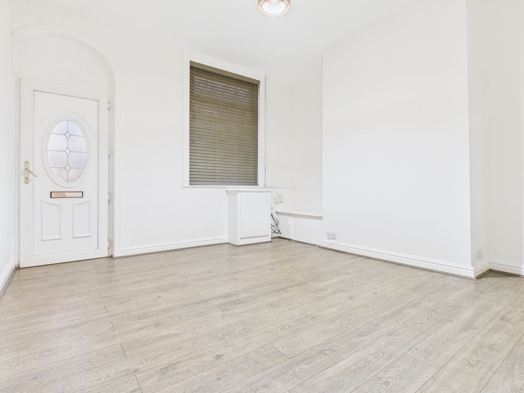 Property photo 2 of 11 Cam03729G0-Pr0226-Still006